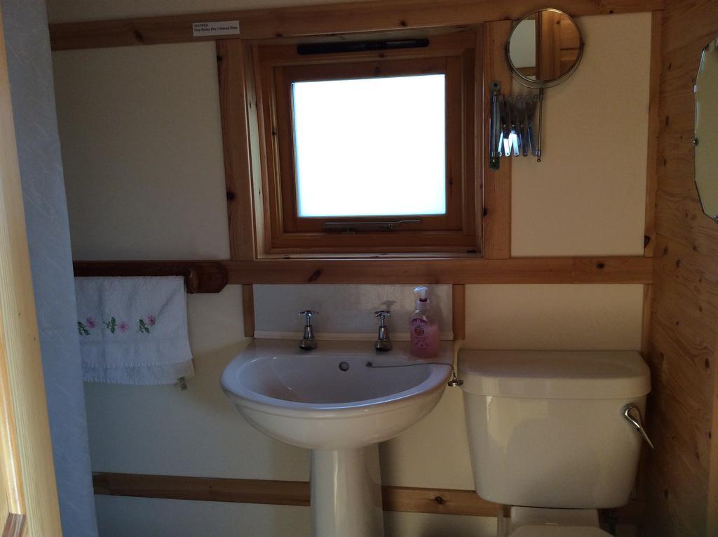 Bower Pods Hotel Bowermadden Bagian luar foto