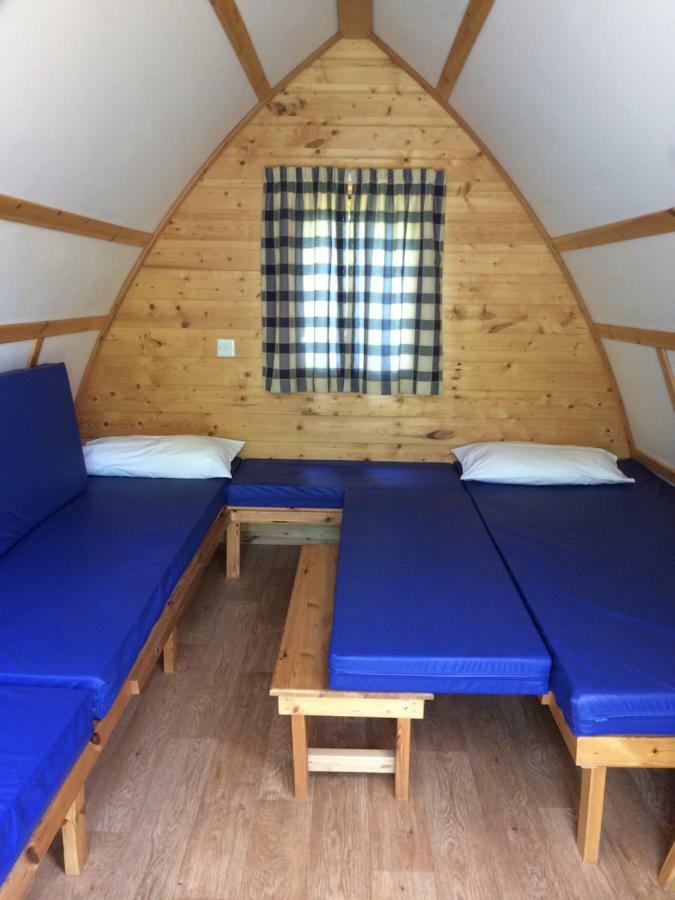 Bower Pods Hotel Bowermadden Bagian luar foto